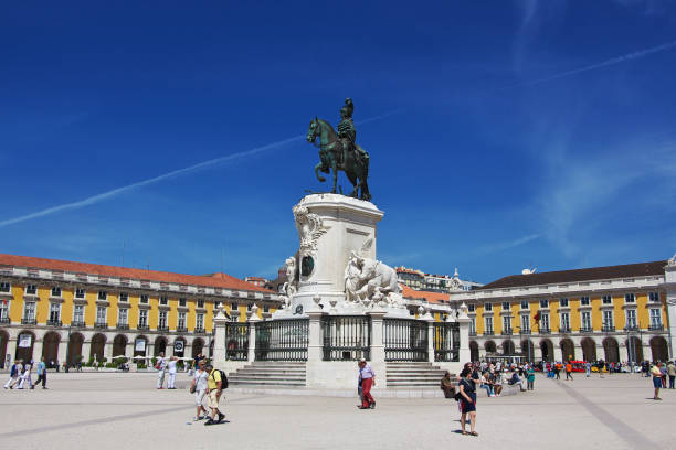 la piazza centrale nella città di lisbona, portogallo - lisbon portugal foto e immagini stock