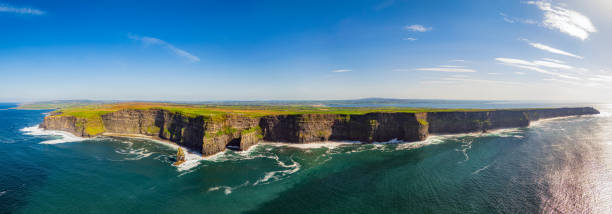 the cliffs of moher ireland aerial view - republic of ireland cliffs of moher panoramic cliff imagens e fotografias de stock