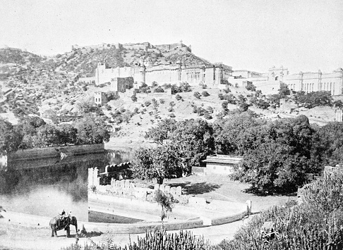 People and landmarks of India in 1895: Fort, Amber