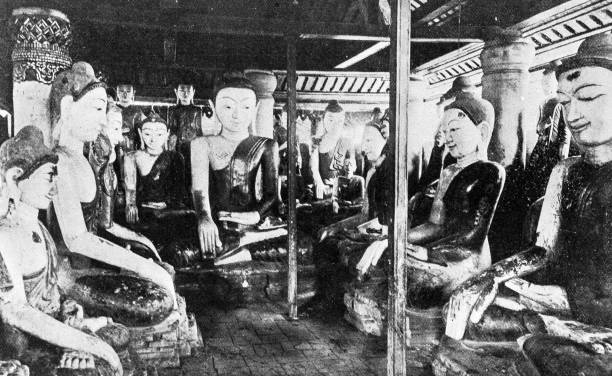 people and landmarks of india in 1895: inside the pagoda, rangoon - burma home do 幅插畫檔、美工圖案、卡通及圖標