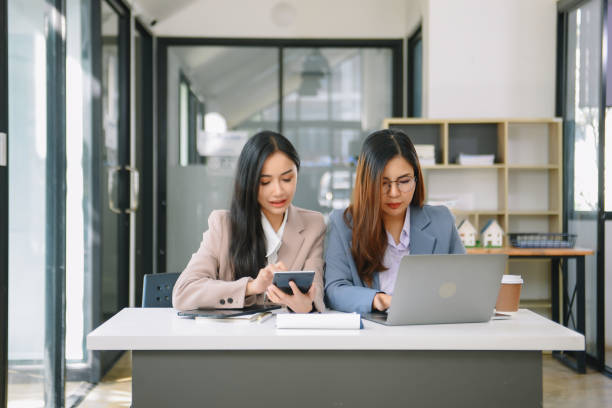 istock Those who work hard, win in the conference room new startup project 1959834864