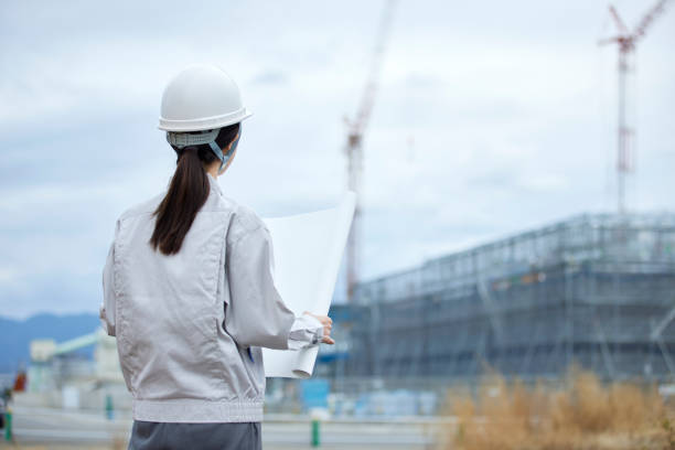 istock Japanese woman wearing work clothes working at a construction site 1959870135