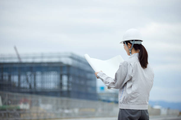 istock Japanese woman wearing work clothes working at a construction site 1959870147