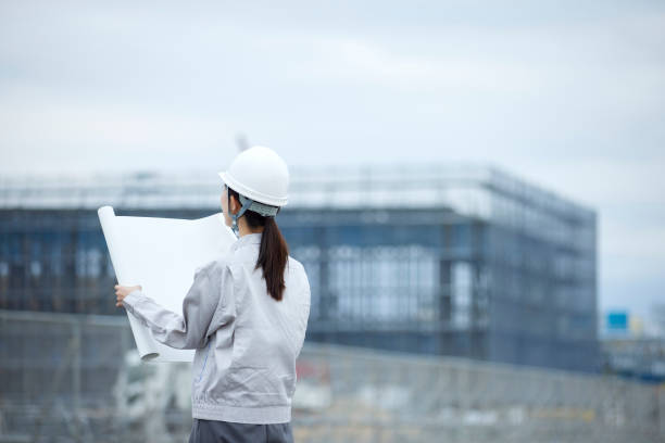 istock Japanese woman wearing work clothes working at a construction site 1959870149
