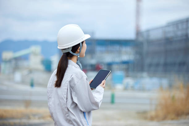 istock Japanese woman wearing work clothes working at a construction site 1959870159
