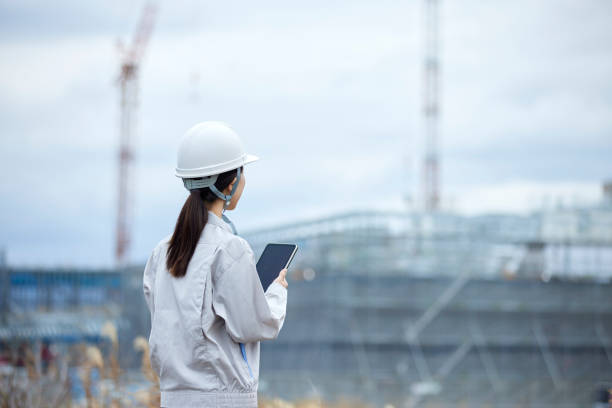 istock Japanese woman wearing work clothes working at a construction site 1959870169