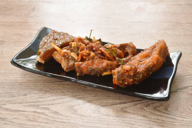 istock deep fried slice mango fish with tomato and chili in sweet sour sauce 1959961212