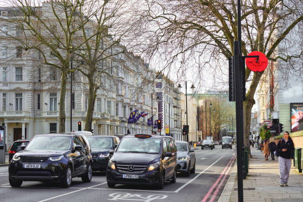 Vehicles On The Road, Halting London Traffic: Red Light Scene on Cromwell Road, West of Central London, Kensington and Chelsea - England, United Kingdom, Britain, Day Cromwell Road, in the Royal Borough of Kensington and Chelsea London, England, United Kingdom - 24 January 2024: A west London street view in the daytime. It is located on the West side of Central London; a part of The Royal Borough of Kensington and Chelsea. This area has some of the most exclusive real estate in the world. Vehicles come to a halt as the traffic light turns red on Cromwell Road. chelsea camiseta 2024 stock pictures, royalty-free photos & images