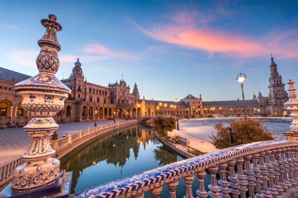 istock Plaza de espana canal in Seville 1960197490