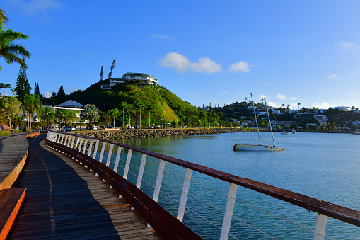 Nouméa, South Province, New Caledonia: Orphelinat Bay, located along the lagoon, between Moselle and Citrons bays, there are marinas, facilities for walking or cycling, residences and several restaurants - looking south along Jules Garnier Street.