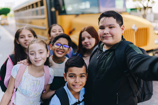 Child students friends taking a selfie outdoors - Camera point of view