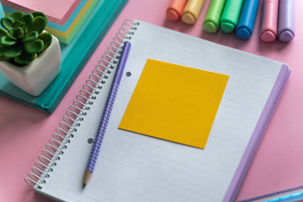 Sticky Notes Cubicle 560+ Overhead Office Cubicles Stock Photos, Pictures & Royalty-Free ...