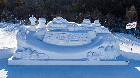 January 9, 2024, Changchun, China, a world composed of 56 lifelike snow sculptures: magical and romantic. These snow sculptures are not only a display of the artists' exquisite carving skills, but also an endless praise of the beauty of ice and snow.