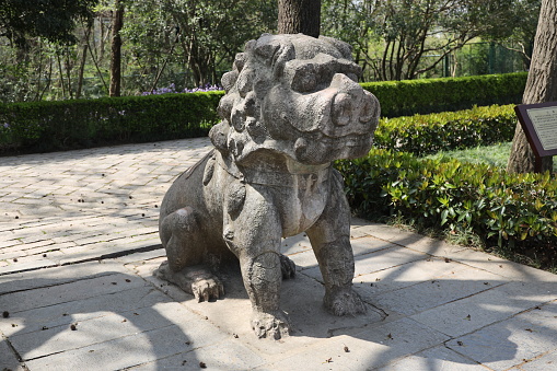 Xiaoling Tomb of the Ming Dynasty is the tomb of Zhu Yuanzhang, the founding emperor of the Ming Dynasty. Located in Zhongshan in the north of Nanjing. There are statues of various animals on both sides of the Shinto.