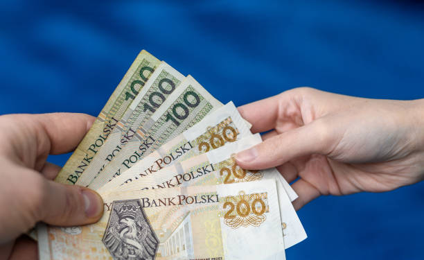 istock Give someone money, Polish PLN banknotes passed from hand to hand 1962033832