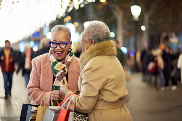istock Candid moment between shoppers at Christmas time 1962236542