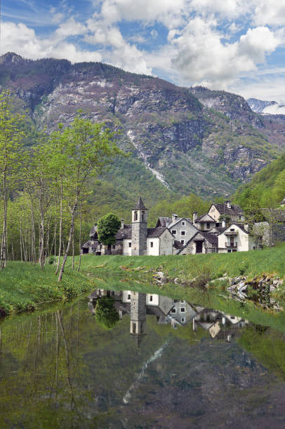 ヴァルバヴォーナ、ティチーノ州、スイスのritortoの伝統的な村 - granite ticino canton switzerland locarno ストックフォトと画像