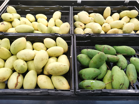 Supermarket situation - variety of fresh mangoes