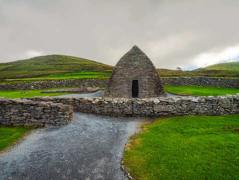 The Gallarus Oratory is a well-known historical site located on the Dingle Peninsula in County Kerry, Ireland. It is a remarkably well-preserved Christian church that is believed to date back to the 7th or 8th century. The oratory is made of dry stone construction, with a corbelled roof that resembles an upturned boat. The structure is often referred to as a beehive hut due to its distinctive shape.