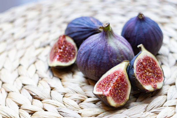 istock Fresh figs lying on a plate, whole and cut into pieces 1962891461