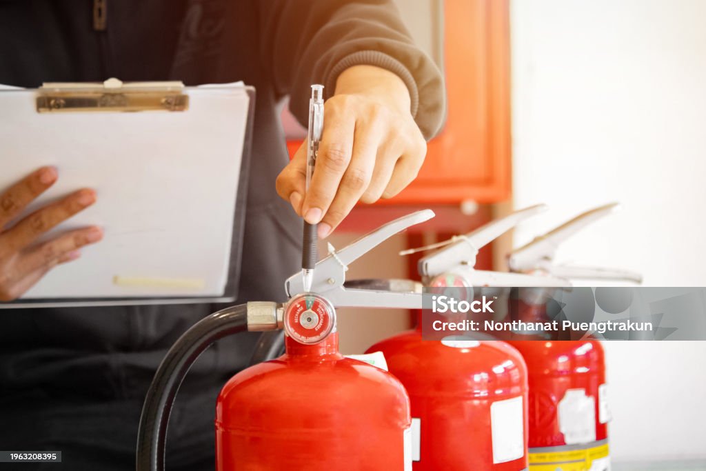Single Check Fire Service Engineer Check Fire Suppression System Check Fire Extinguisher Tank In ...