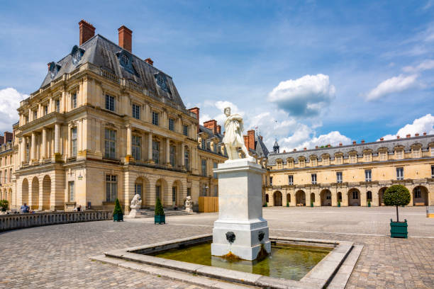 Fontainebleau palace (Chateau de Fontainebleau) in Paris suburbs, France Fontainebleau, France - May 2019: Fontainebleau palace (Chateau de Fontainebleau) in Paris suburbs chateau de fontainbleau stock pictures, royalty-free photos & images