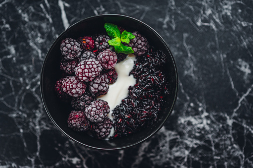 Black Rice and Blackberries topped with yoghurt and mint leaves - Veganuary edition