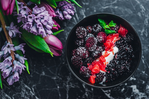Black Rice and Blackberries topped with yoghurt and mint leaves - Veganuary edition