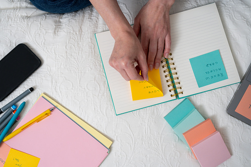Using colorful post it at home