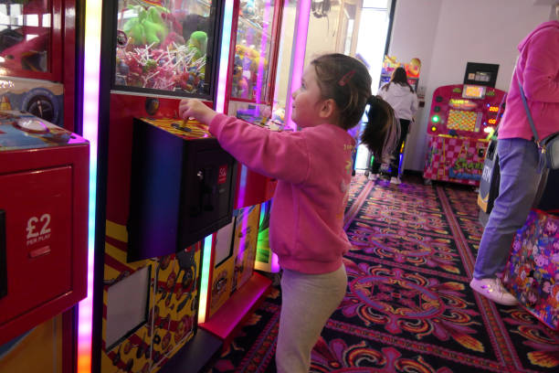 children enjoying the fun rides at currys barrys amusements portrush northern ireland 09-09-23 - national trust northern ireland uk rock imagens e fotografias de stock