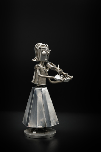 Female violinist figure (metal figure)