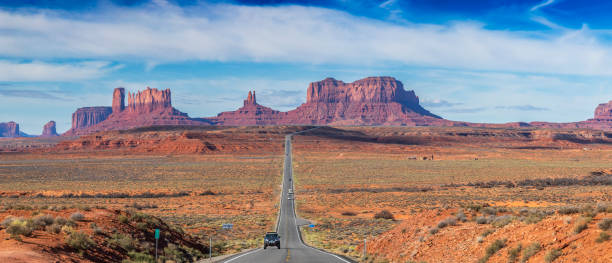 istock Forrest Gump Point from where Monument Valley looks great. 1964432138