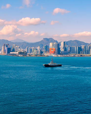 The bay is located at the east of the Kowloon Peninsula and north of Hong Kong Island. It is the eastern portion of Victoria Harbour, between Hung Hom and Lei Yue Mun.