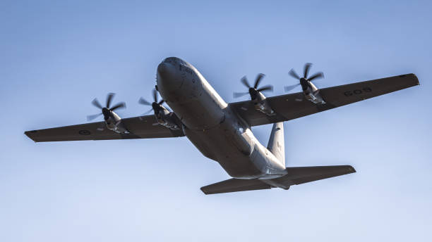 lockheed c-130 hercules - lockheed c 130 hercules military airplane military british military стоковые фото и изображения