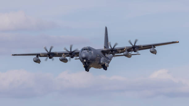 lockheed c-130 hercules - lockheed c 130 hercules military airplane military british military стоковые фото и изображения