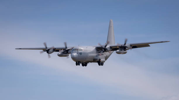 lockheed c-130 hercules - lockheed c 130 hercules military airplane military british military стоковые фото и изображения