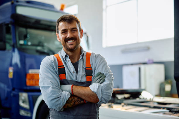 portrait of confident truck repair shop owner looking at camera. - empreiteiro de reparações imagens e fotografias de stock