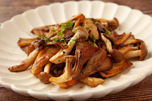 Stir-fried mushrooms with butter and soy sauce