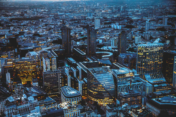 the city of london skyline at night, united kingdom - paysage urbain photos et images de collection