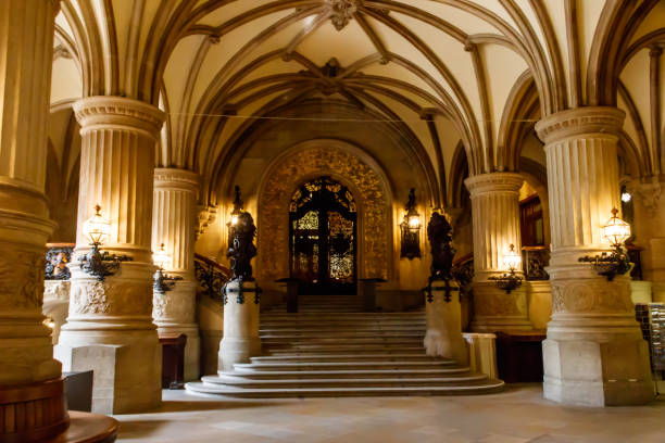 interior of hamburg city hall or rathaus in hamburg, germany - hamburg town hall photos et images de collection