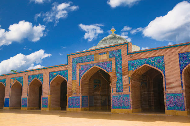shah jahan mosque in thatta, pakistan. - makli стоковые фото и изображения