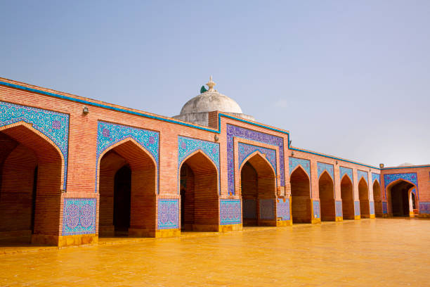 shah jahan mosque in thatta, pakistan. - makli стоковые фото и изображения