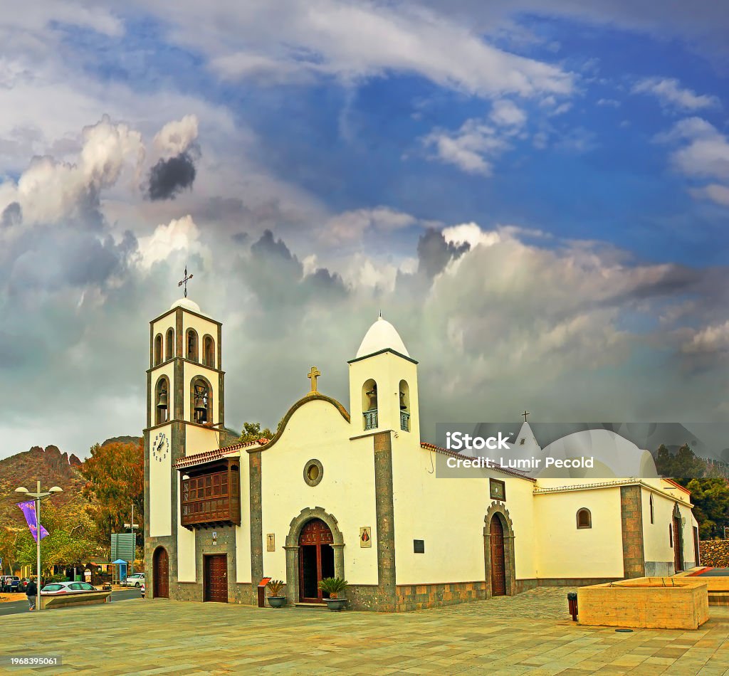 San Fernando Reyn kirkko sijaitsee Santiago del Teide, Teneriffa, Kanariansaaret, Espanja - Rojaltivapaa avainsanalla Activity ja tyyppiä Kuvapankin valokuva San Fernando Reyn kirkko sijaitsee Santiago del Teide, Teneriffa, Kanariansaaret, Espanja - Rojaltivapaa avainsanalla Activity ja tyyppiä Kuvapankin valokuva