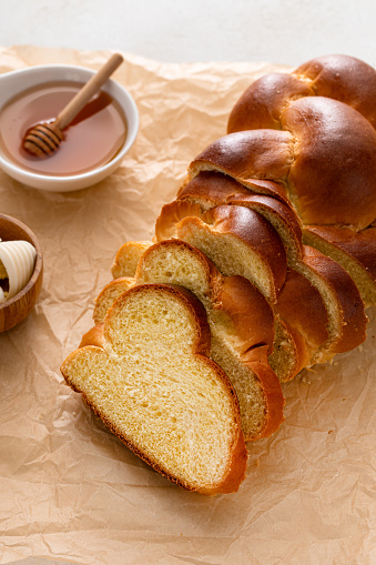 Freshly baked hallah sliced served with butter and honey