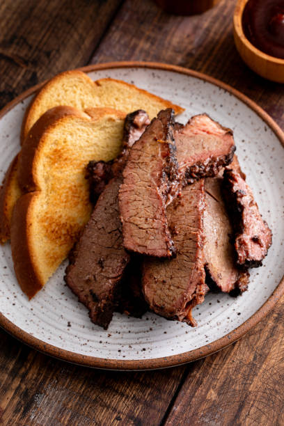 istock Sliced smoked brisket on a plate with toast 1968538035