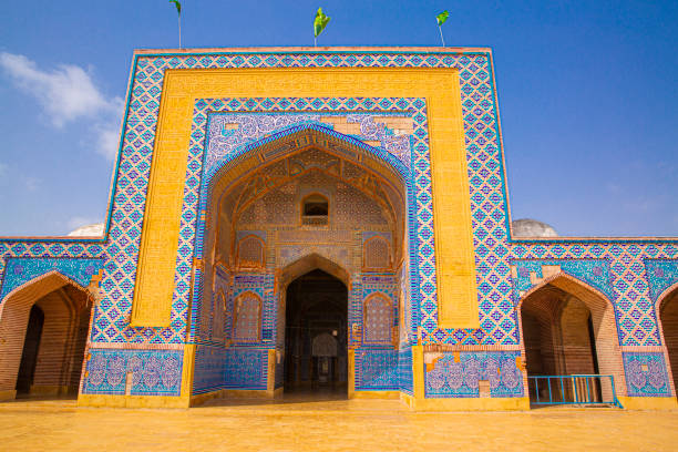 shah jahan mosque in thatta, pakistan. - makli стоковые фото и изображения