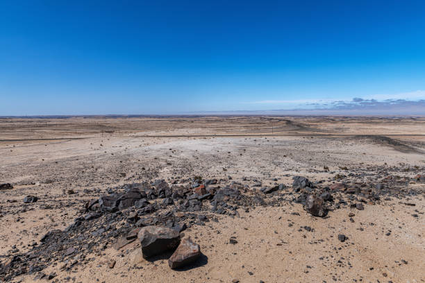 a impressionante paisagem lunar perto de swakopmund, namíbia - eternity spirituality landscape rock - fotografias e filmes do acervo