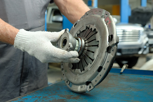 The clutch kit is new. An auto mechanic monitors the integrity of the drive disc, the driven disc and the exhaust bearing.