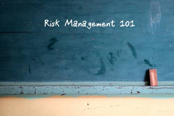 risk management 101 、投資決定を下すためにリスクを特定して分析する方法を知ることを学ぶという概念。 - indentify ストックフォトと画像