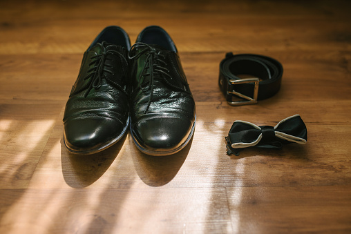Groom's wedding accessories: shoes, belt and bow tie